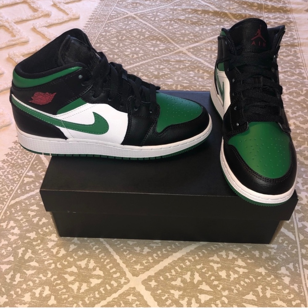 Jordan Big Kids Green Toe 5.5 Y